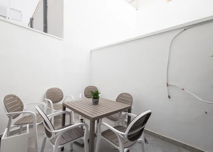 Cruz Cubierta Apartments